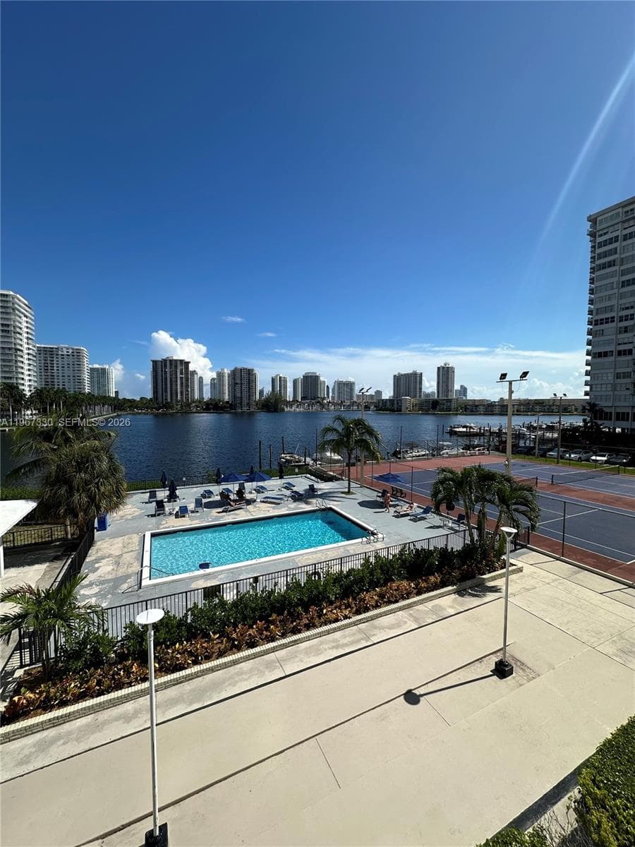 COMMODORE PLAZA CONDO · #PH07 in Aventura - Photo 7