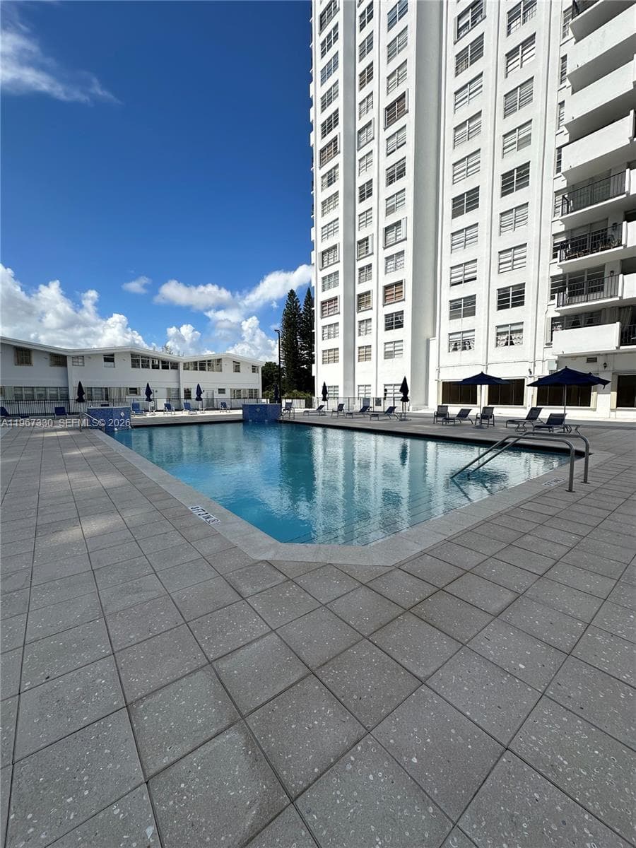 COMMODORE PLAZA CONDO · #PH07 in Aventura - Photo 8