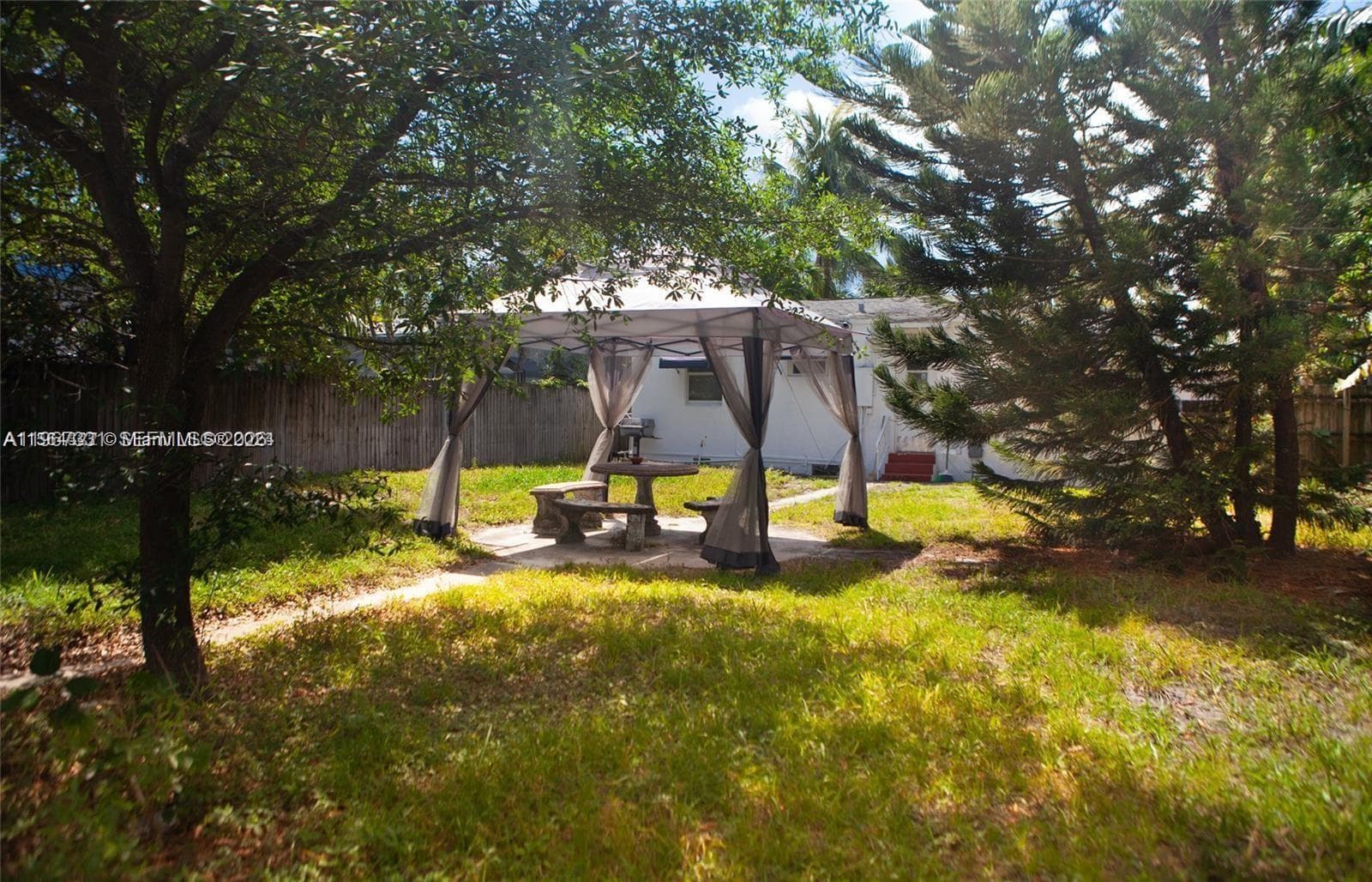 1821 Harding St photo 20