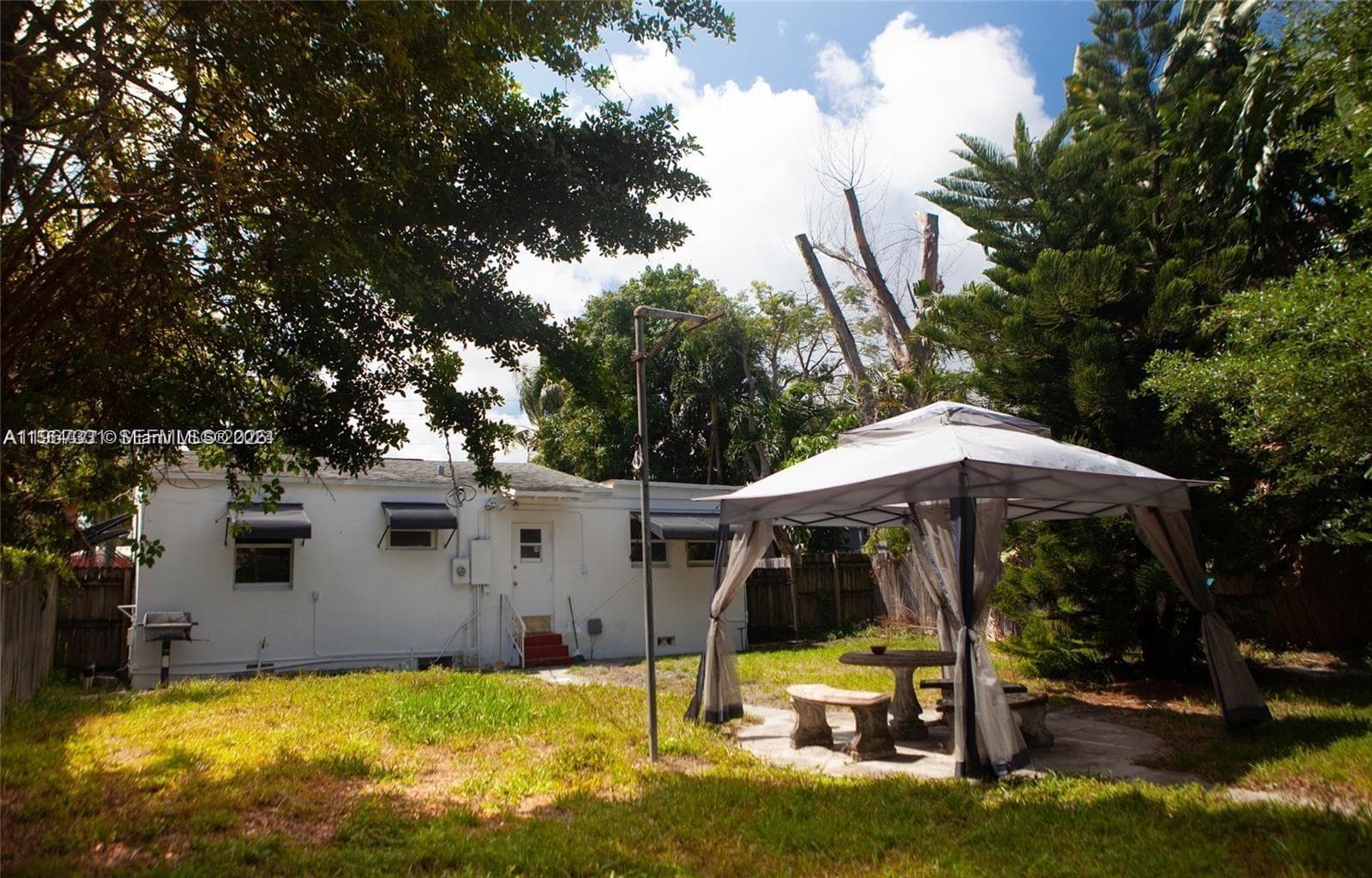 1821 Harding St photo 18