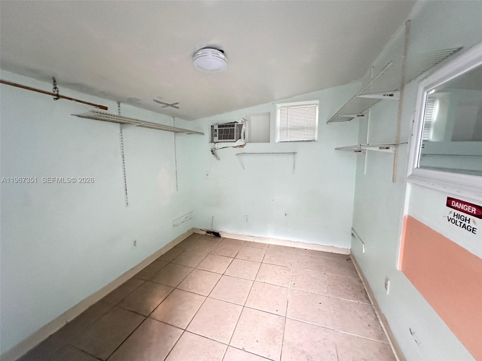1829 Harding St photo 13