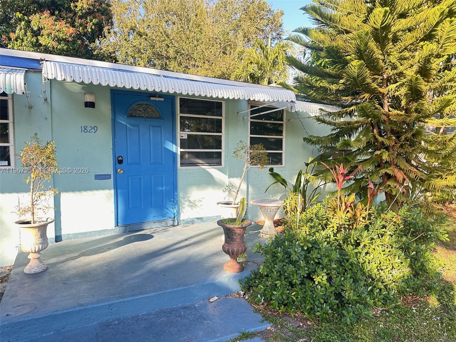 1829 Harding St photo 4