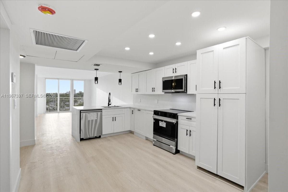 VENICE ISLE TOWER CONDO · #701 in Fort Lauderdale - Photo 2