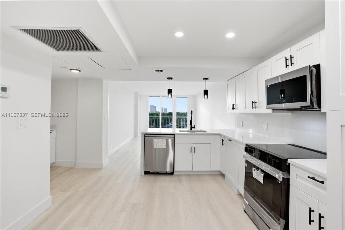 VENICE ISLE TOWER CONDO · #701 in Fort Lauderdale - Photo 3