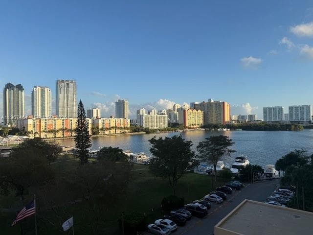 WINSTON TOWERS 700 CONDO · #811 in Sunny Isles Beach - Photo 4