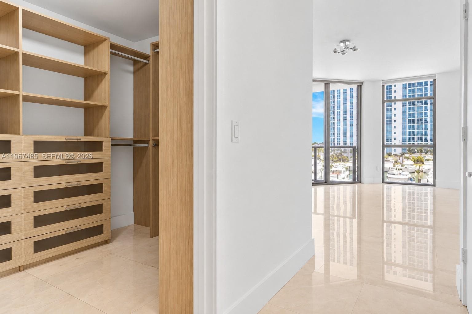 Walking Closet