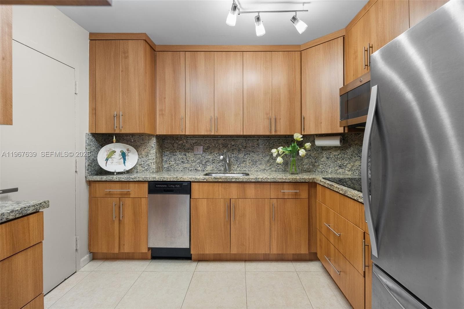 ARLEN HOUSE CONDO · #1910 in Sunny Isles Beach - Photo 16