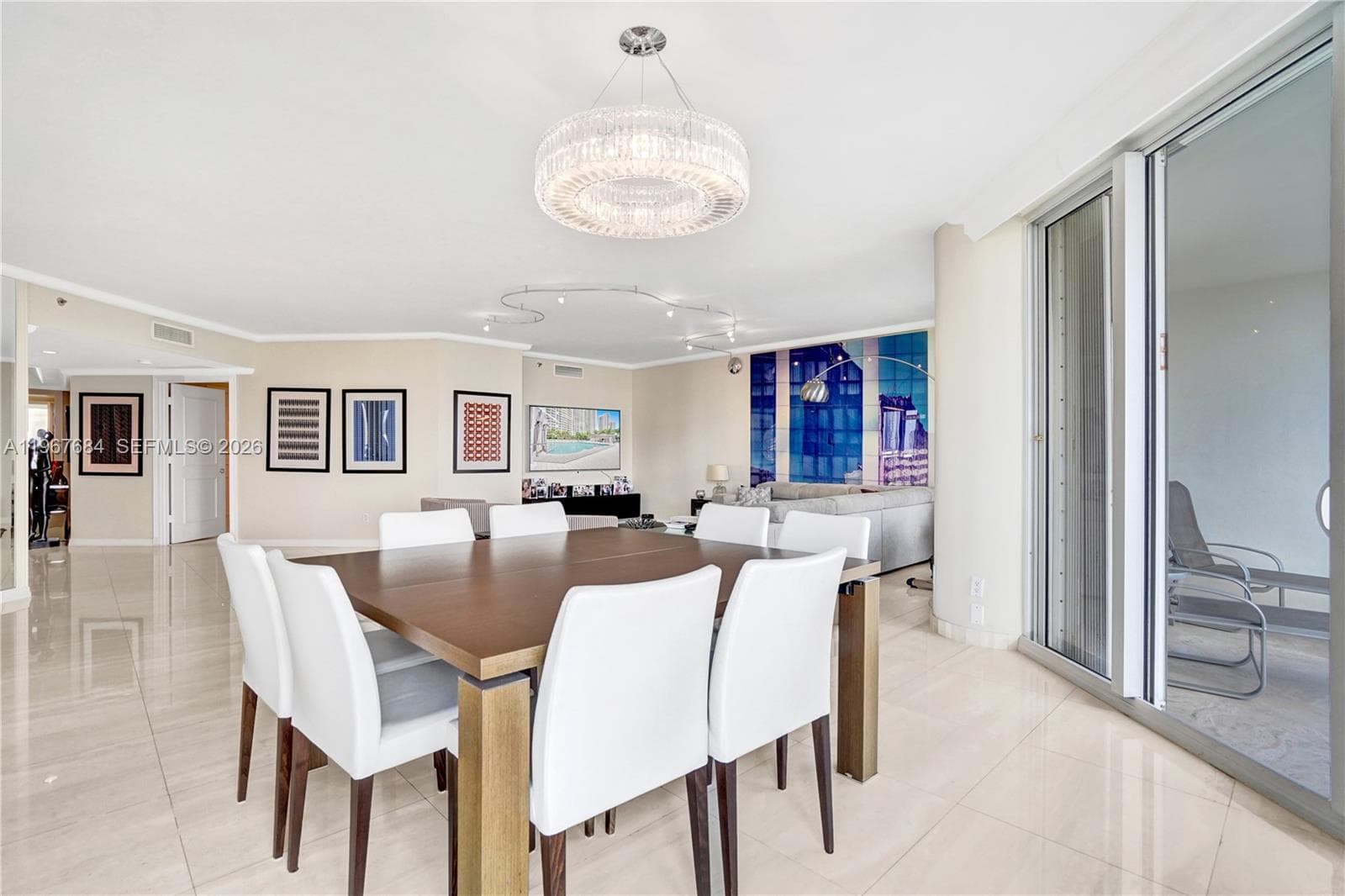 Dining room.