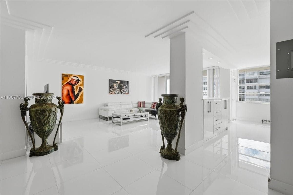 DEL PRADO · #1701 in Aventura - Photo 2