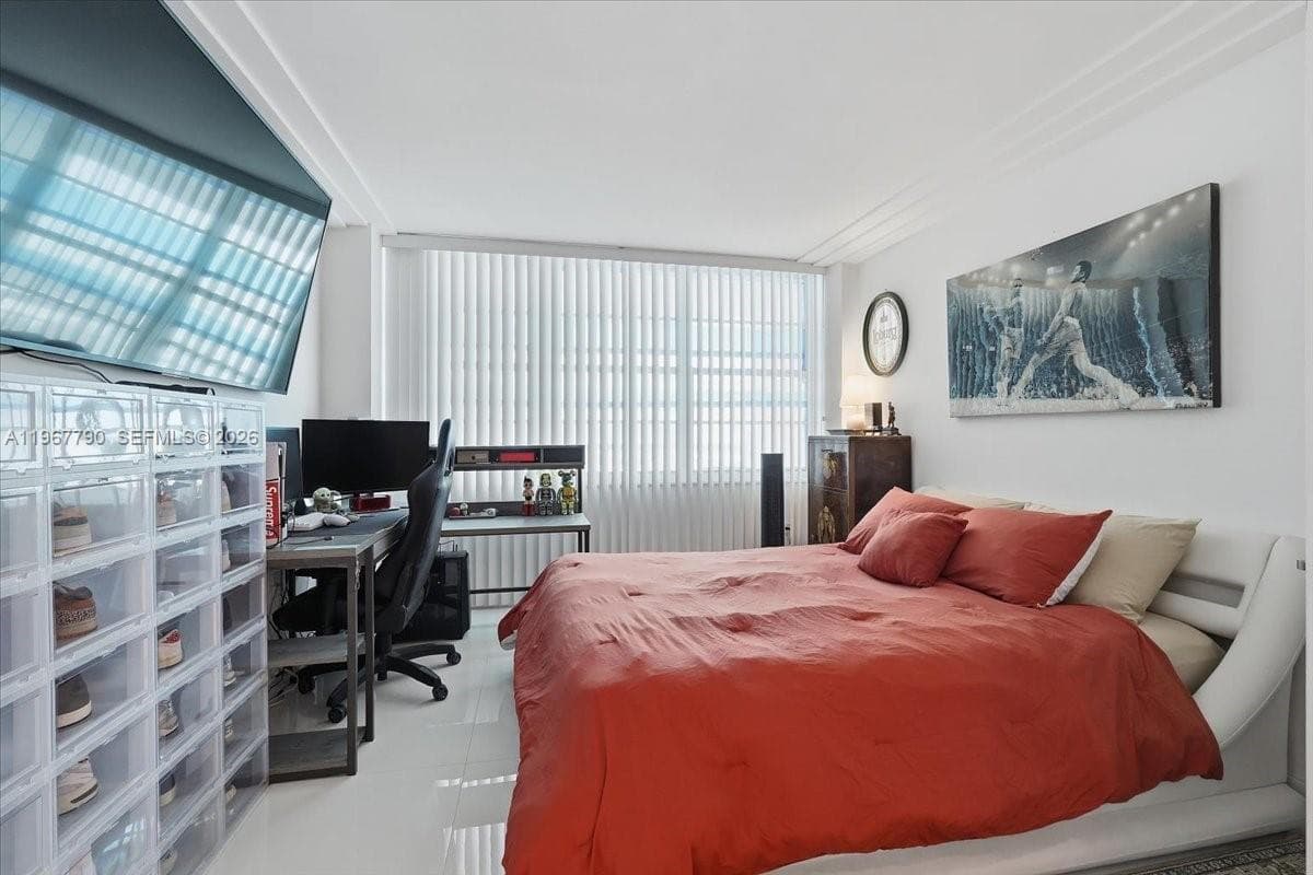 DEL PRADO · #1701 in Aventura - Photo 13