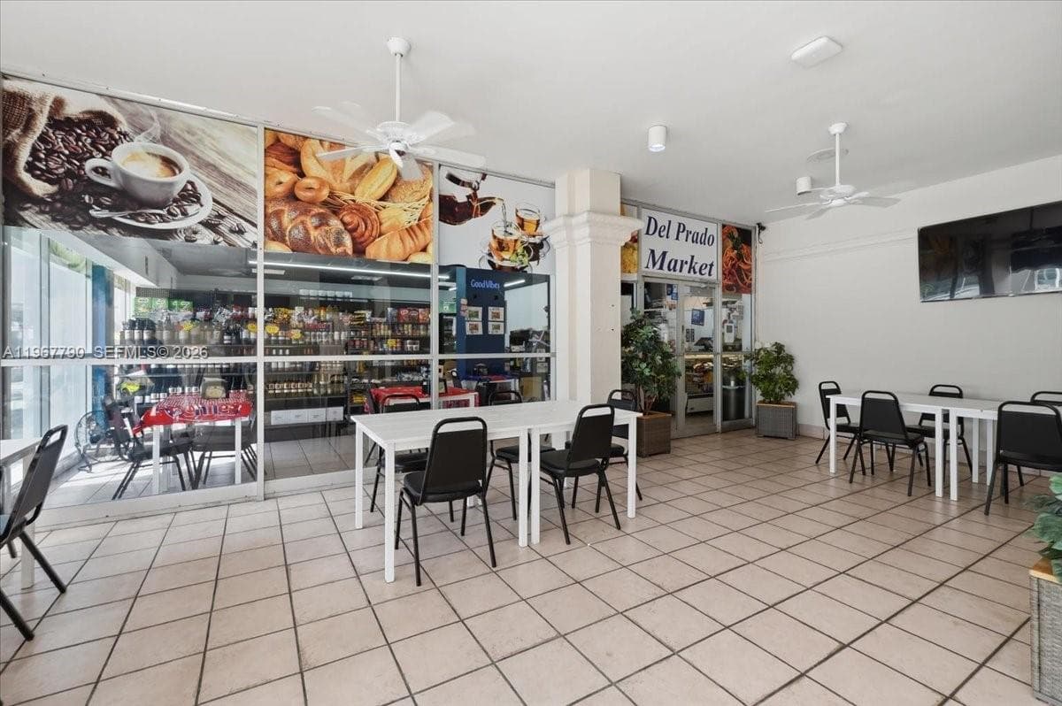 Market/Cafe
