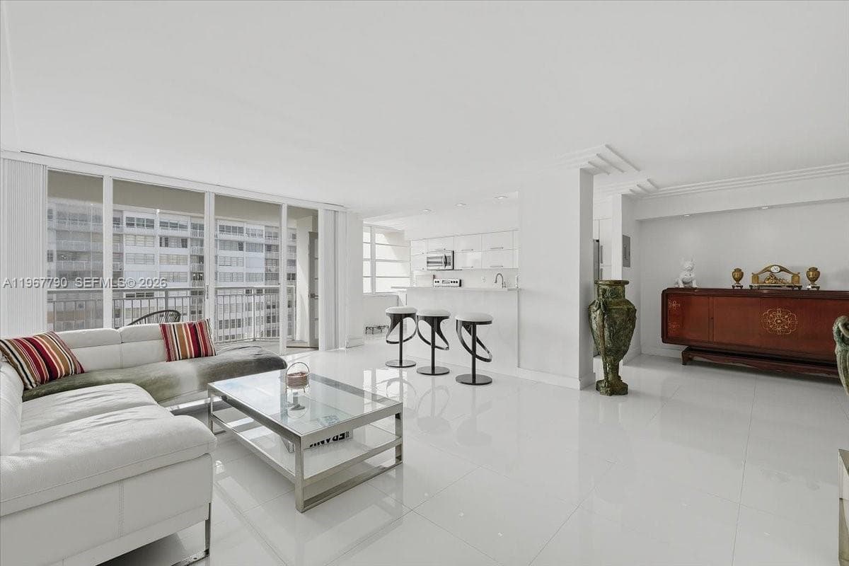 DEL PRADO · #1701 in Aventura - Photo 4