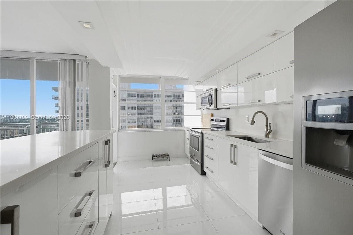 DEL PRADO · #1701 in Aventura - Photo 8