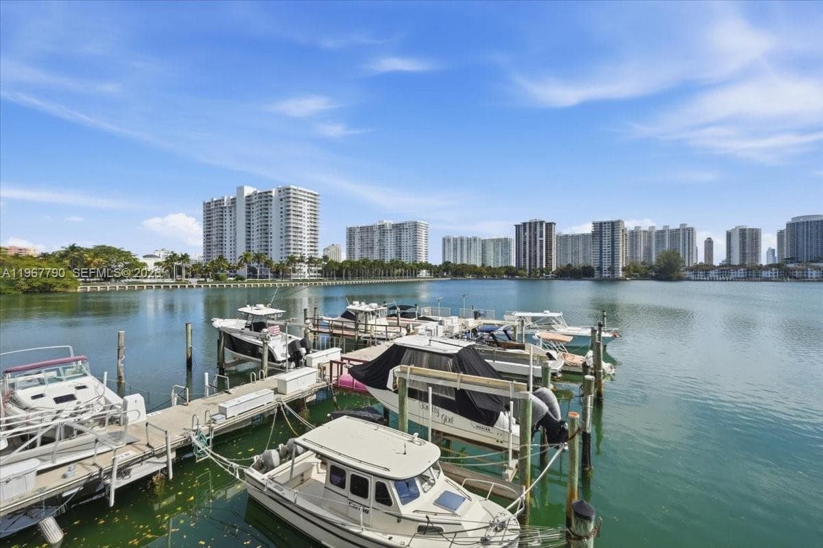 DEL PRADO · #1701 in Aventura - Photo 25