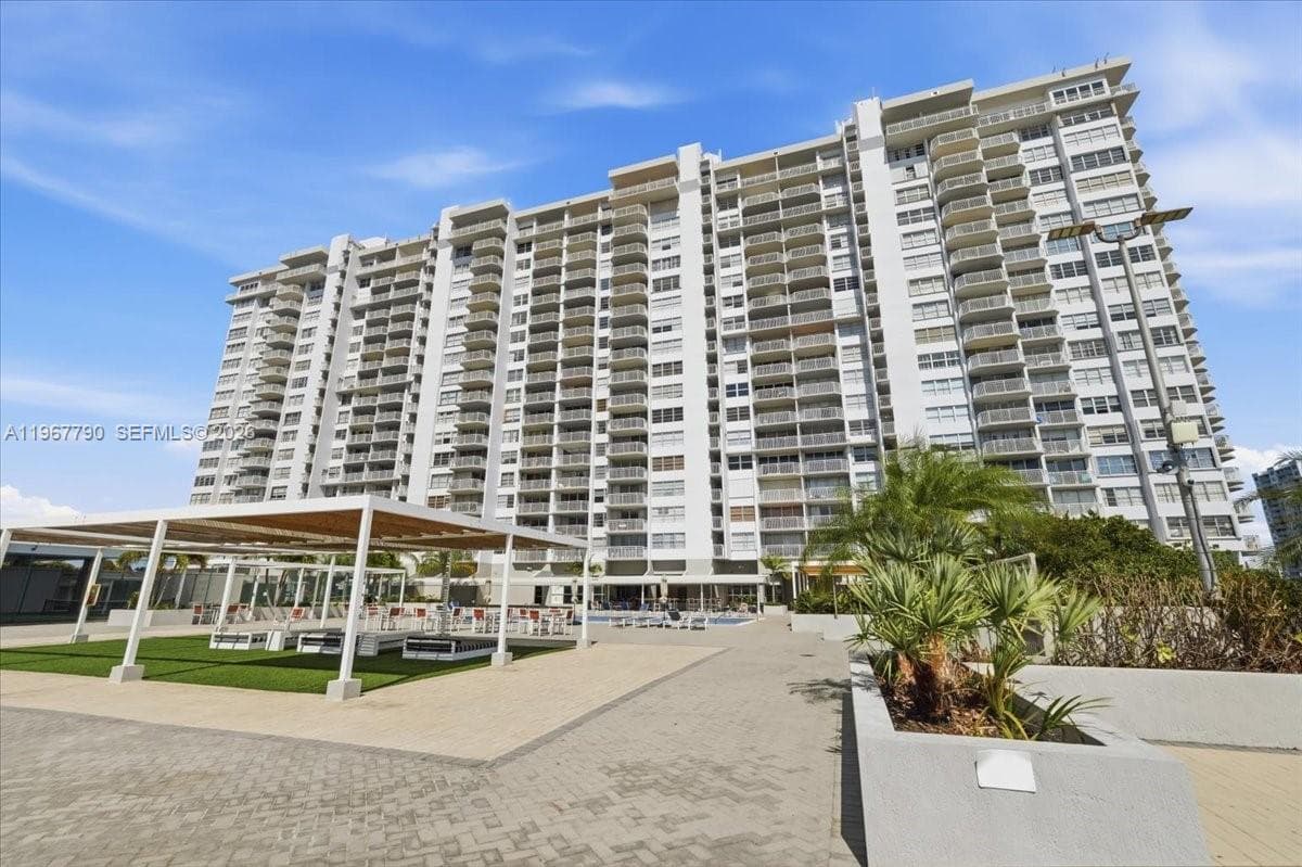 DEL PRADO · #1701 in Aventura - Photo 21
