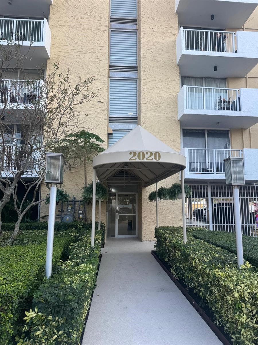 KEYSTONE TOWER CONDO · #811 in North Miami - Photo 1