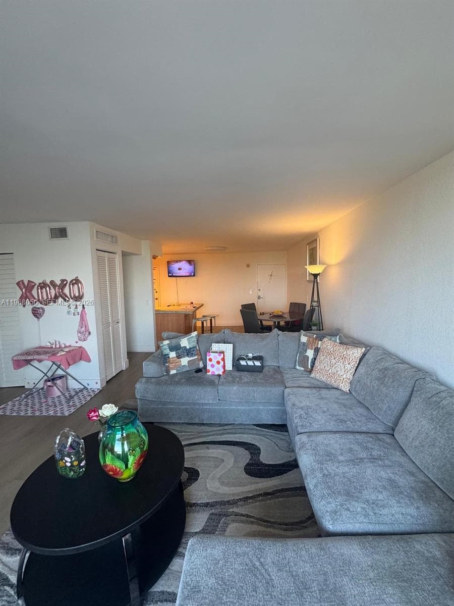 KEYSTONE TOWER CONDO · #811 in North Miami - Photo 8