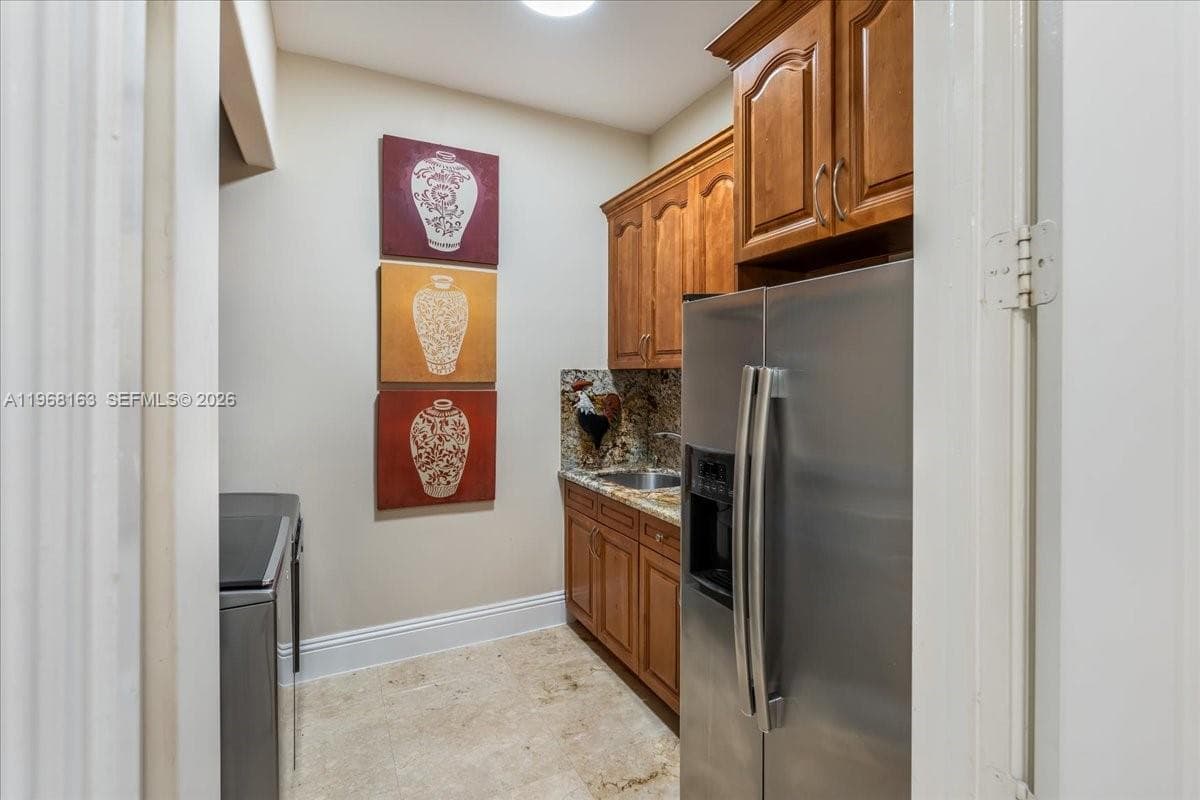2ND FLOOR KITCHENETTE/LAUNDRY