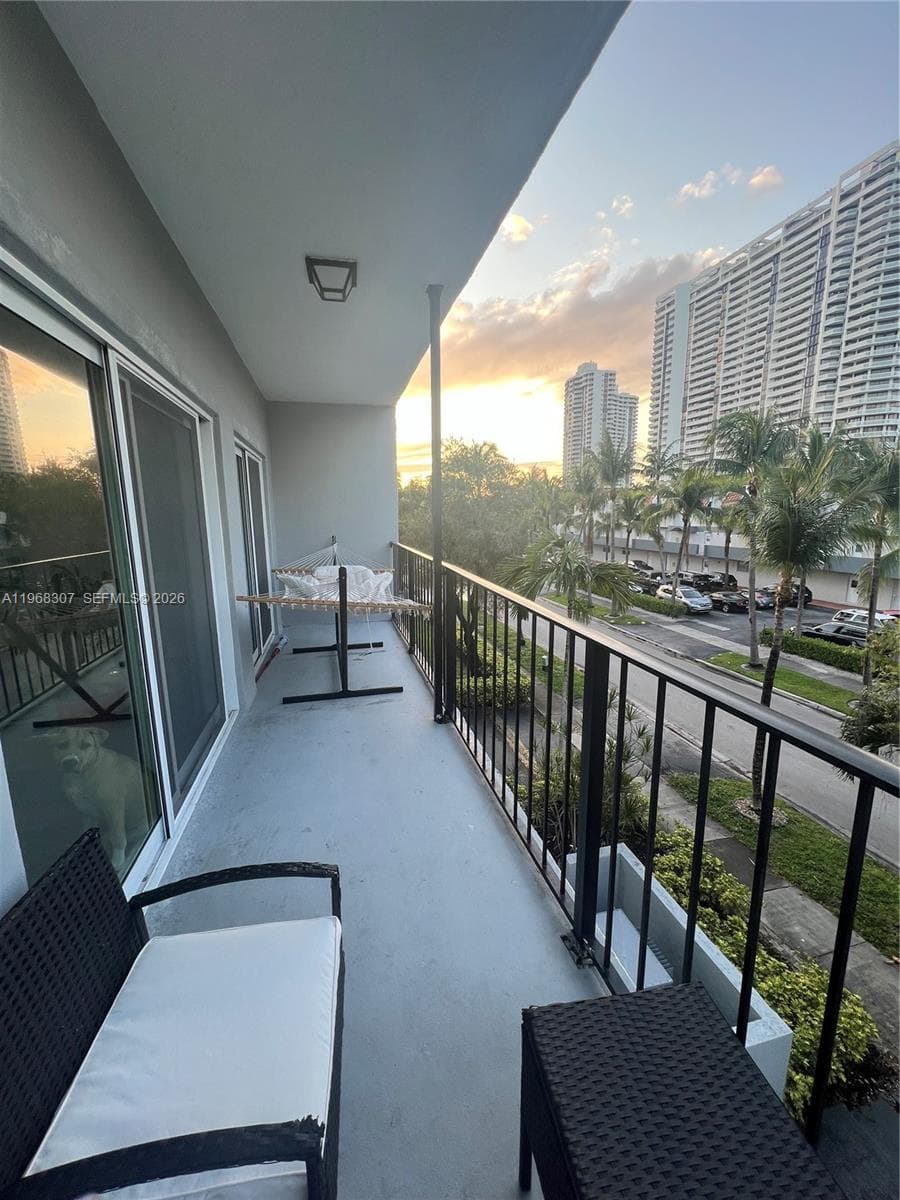 Dolphin Condo · #307 in North Miami Beach - Photo 2