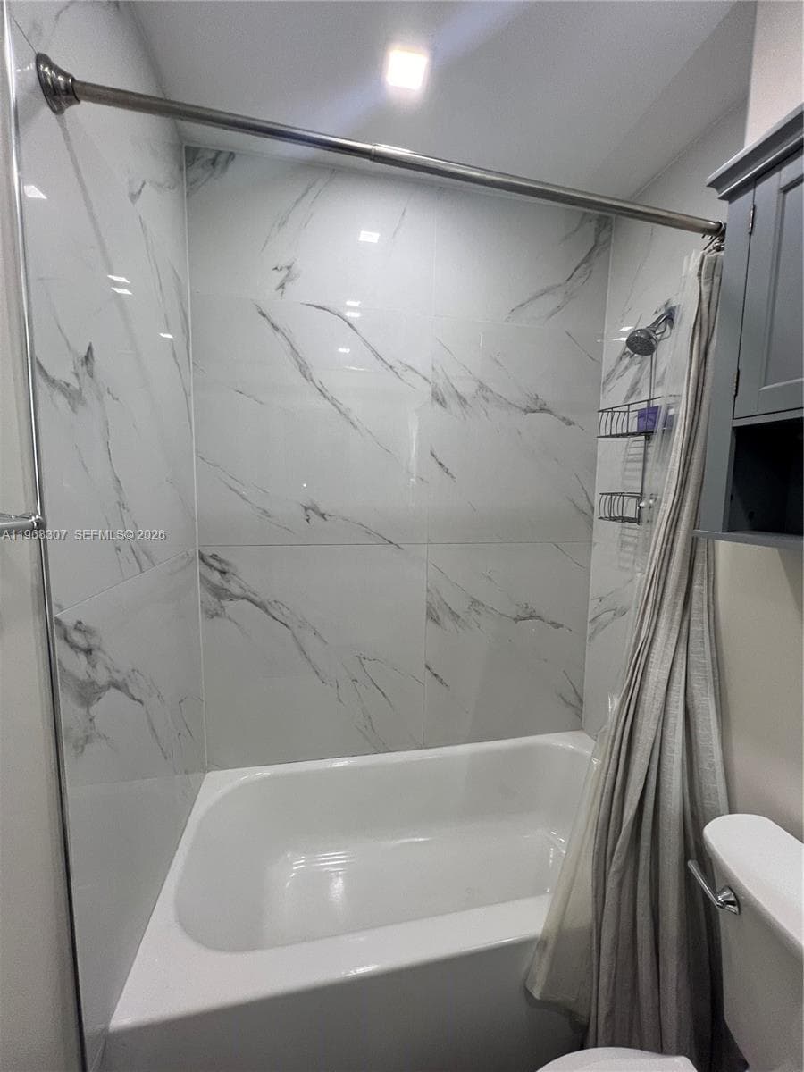 Dolphin Condo · #307 in North Miami Beach - Photo 17