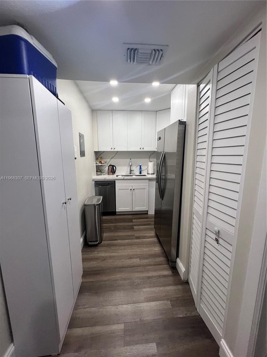 Dolphin Condo · #307 in North Miami Beach - Photo 16