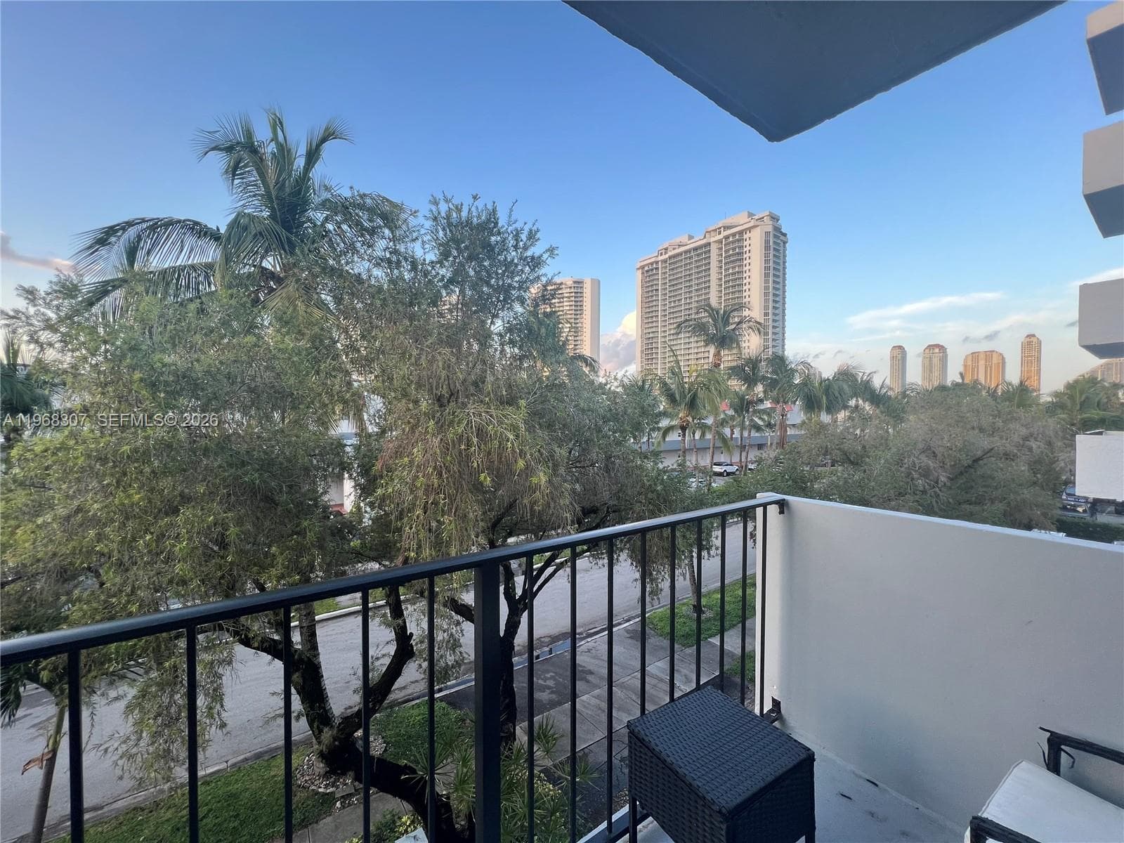Dolphin Condo · #307 in North Miami Beach - Photo 9