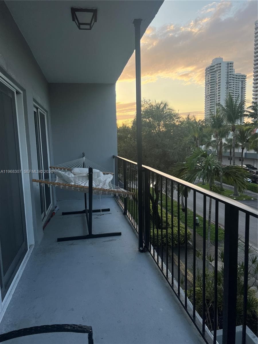 Dolphin Condo · #307 in North Miami Beach - Photo 8