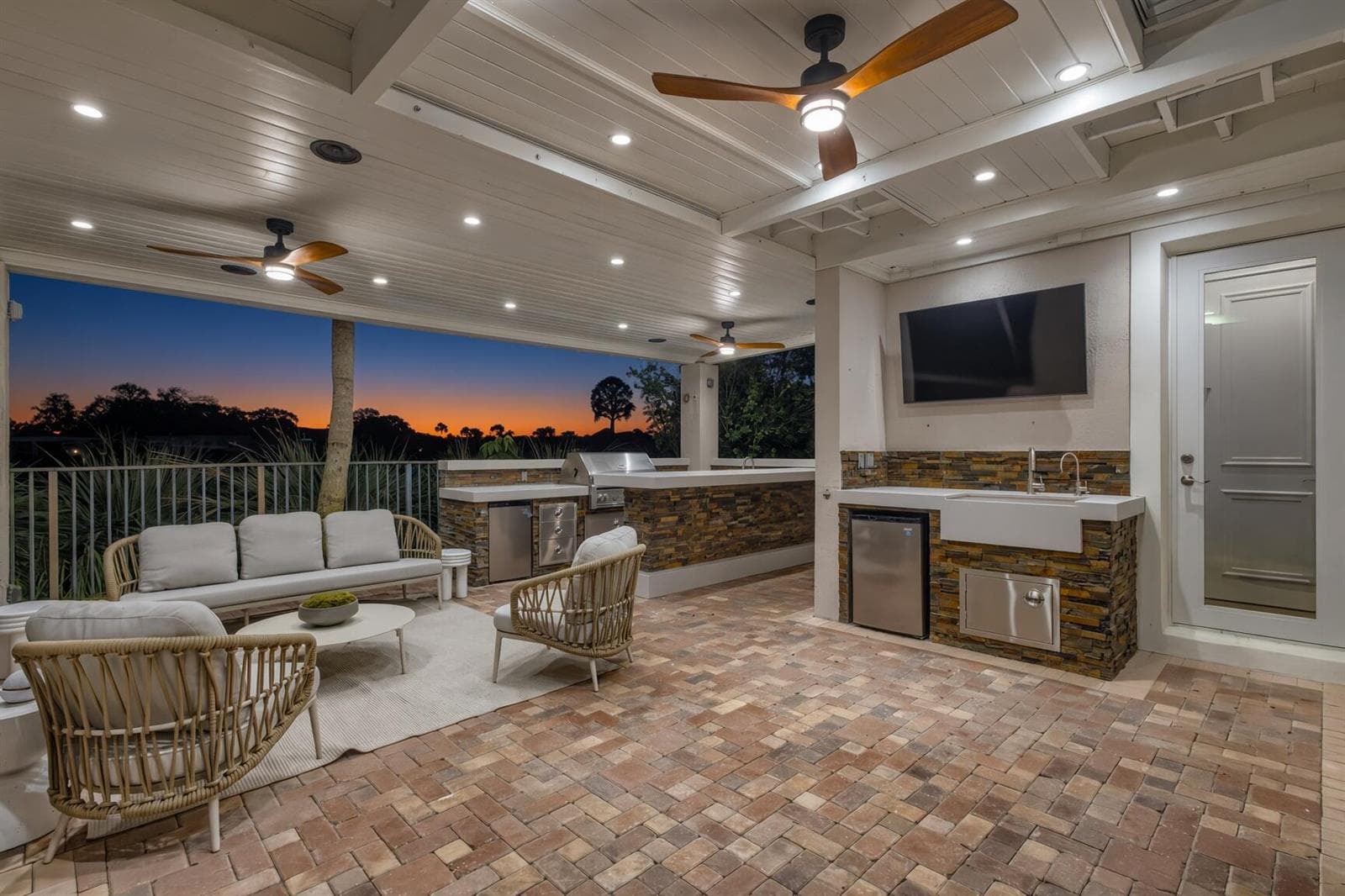 Outdoor Kitchen twighlight