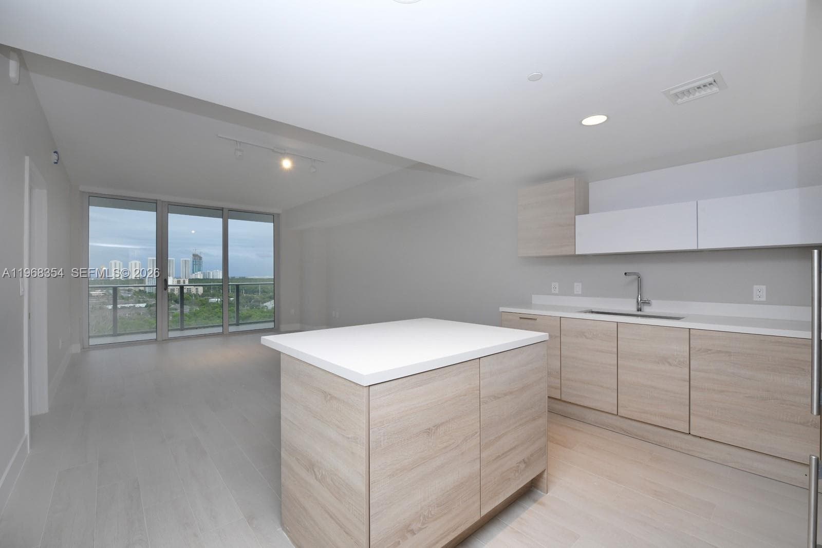 THE HARBOUR SOUTH CONDO · #1219 in North Miami Beach - Photo 2