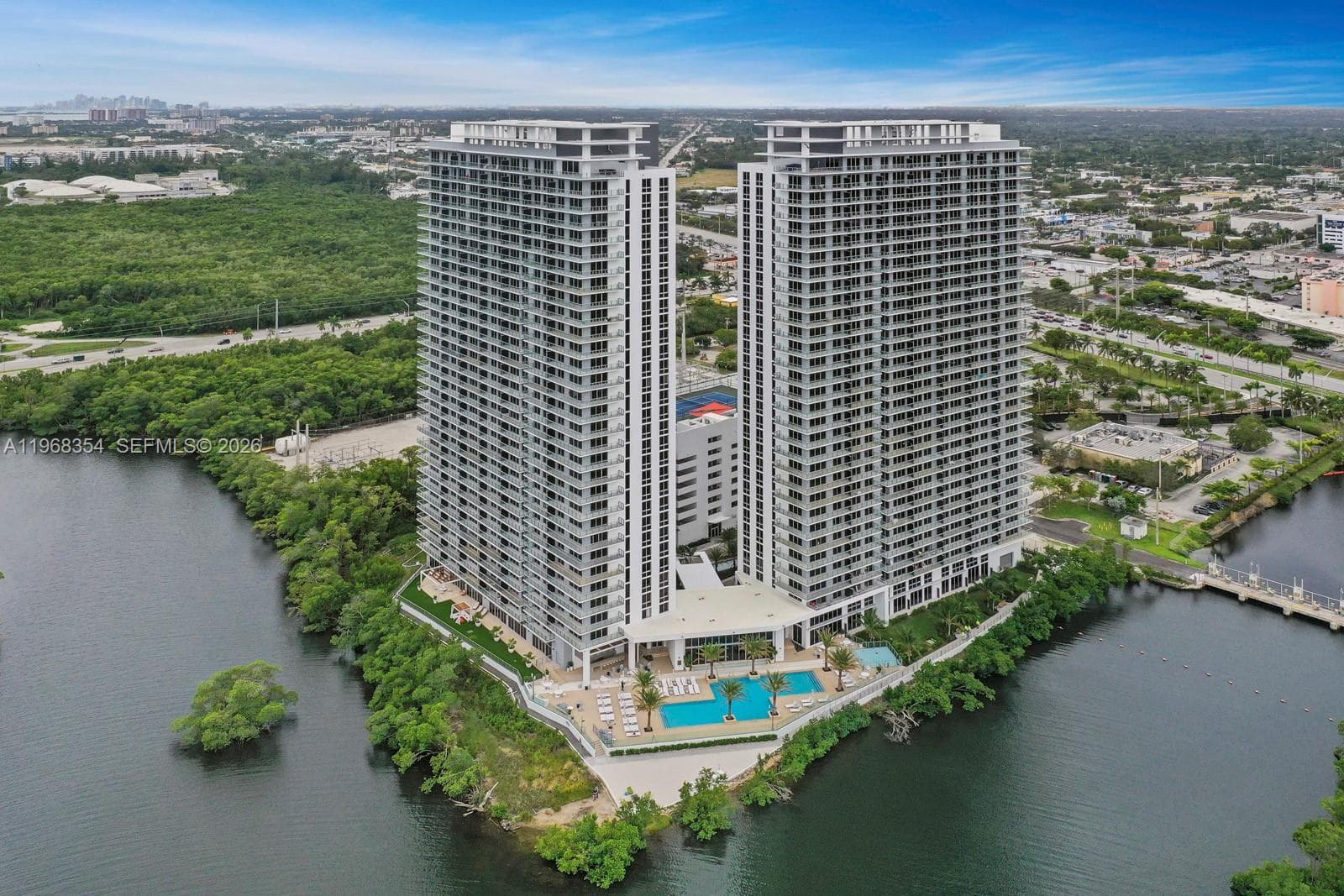 THE HARBOUR SOUTH CONDO · #1219 in North Miami Beach - Photo 1