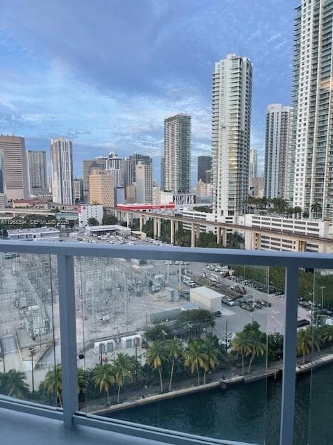 Latitude on the River · #1605 in Miami - Photo 2