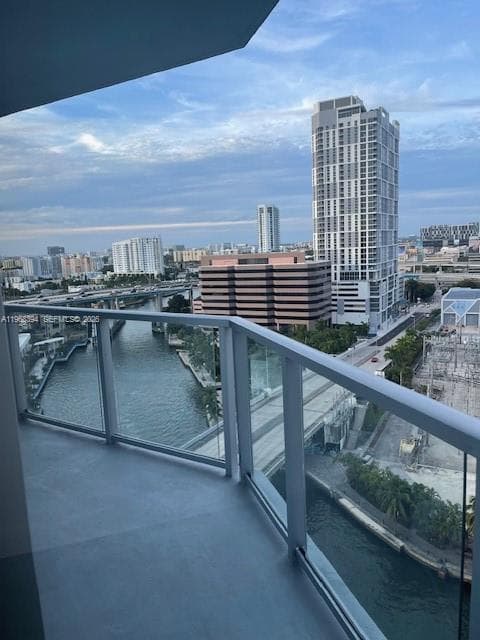 Latitude on the River · #1605 in Miami - Photo 3