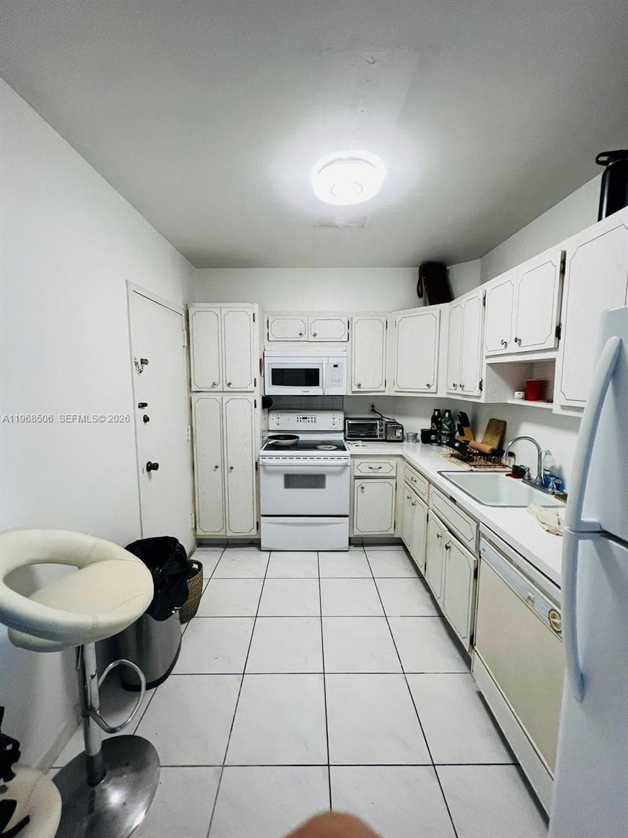 ARLEN HOUSE · #1417 in Sunny Isles Beach - Photo 3