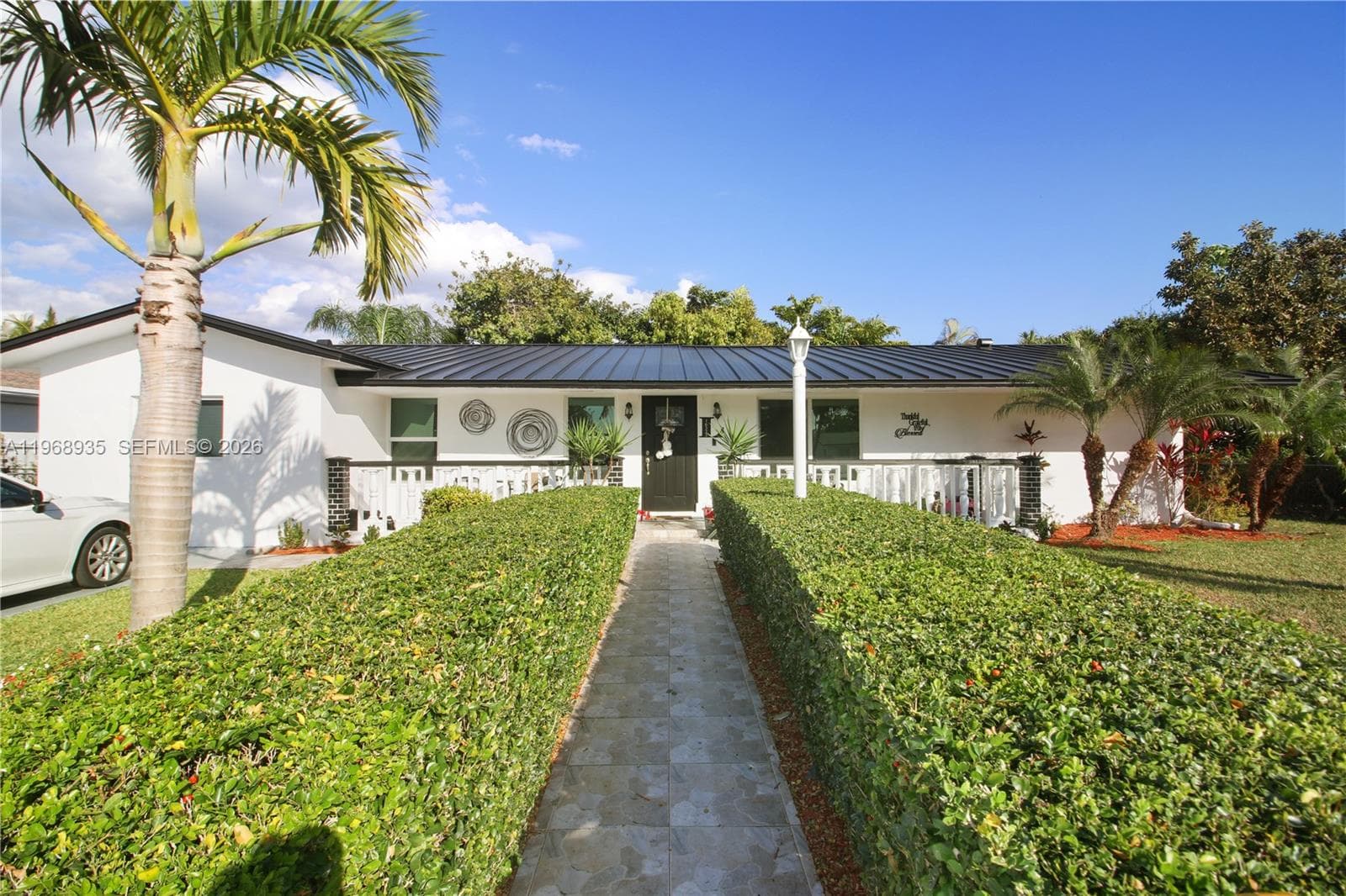 16323 SW 103rd Pl photo 2