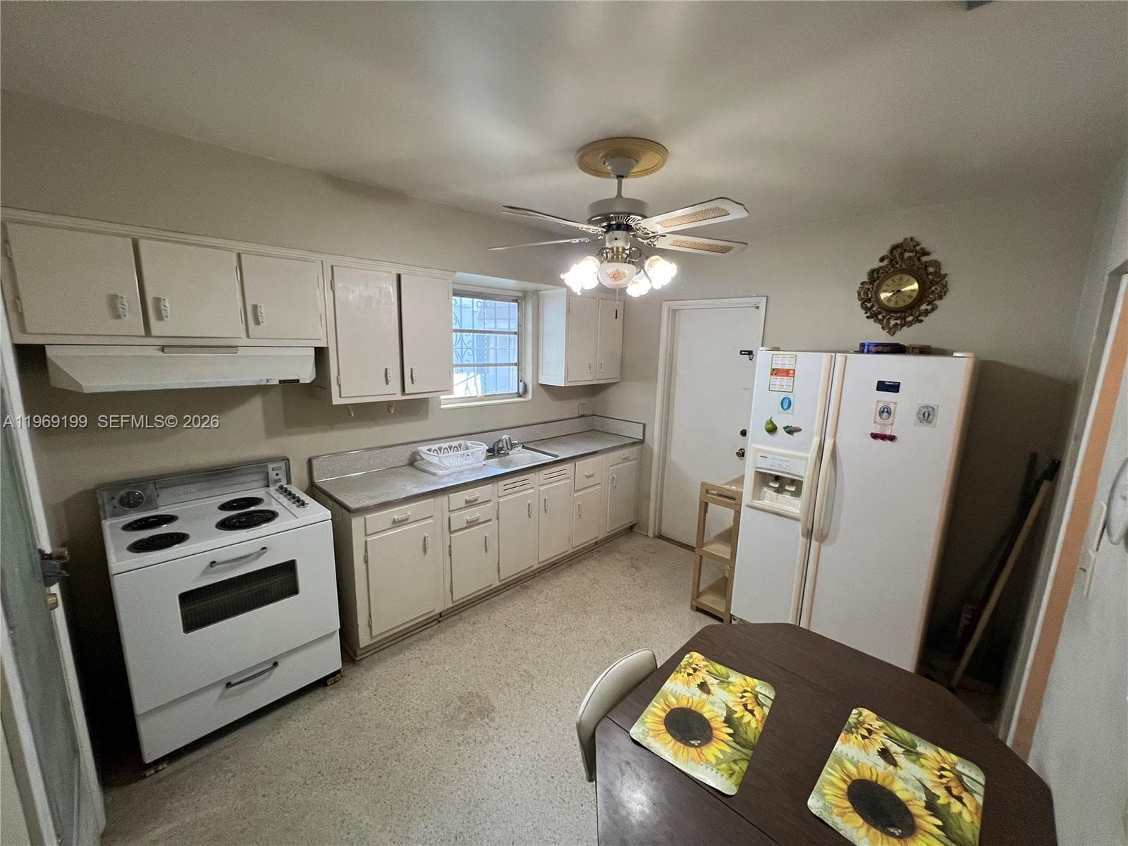812 Columbus Blvd photo 18