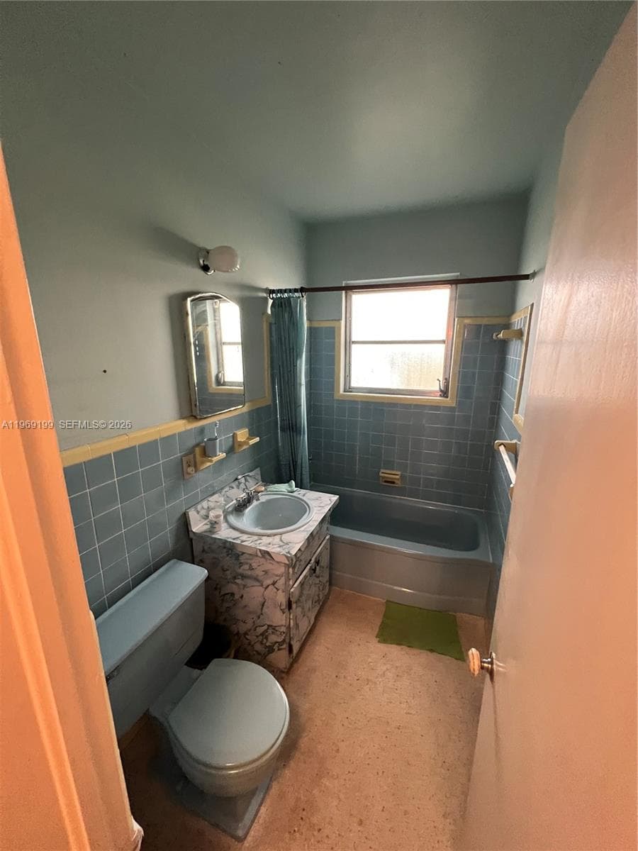 812 Columbus Blvd photo 8