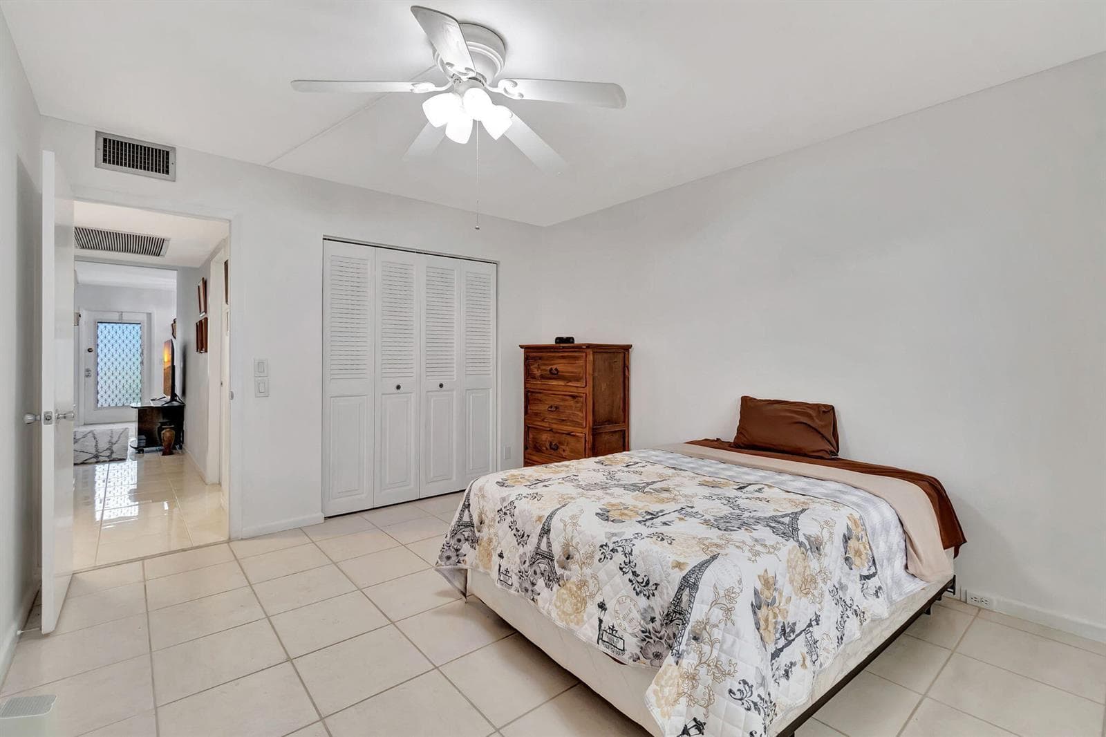 Bedroom 2/Guest Bedroom