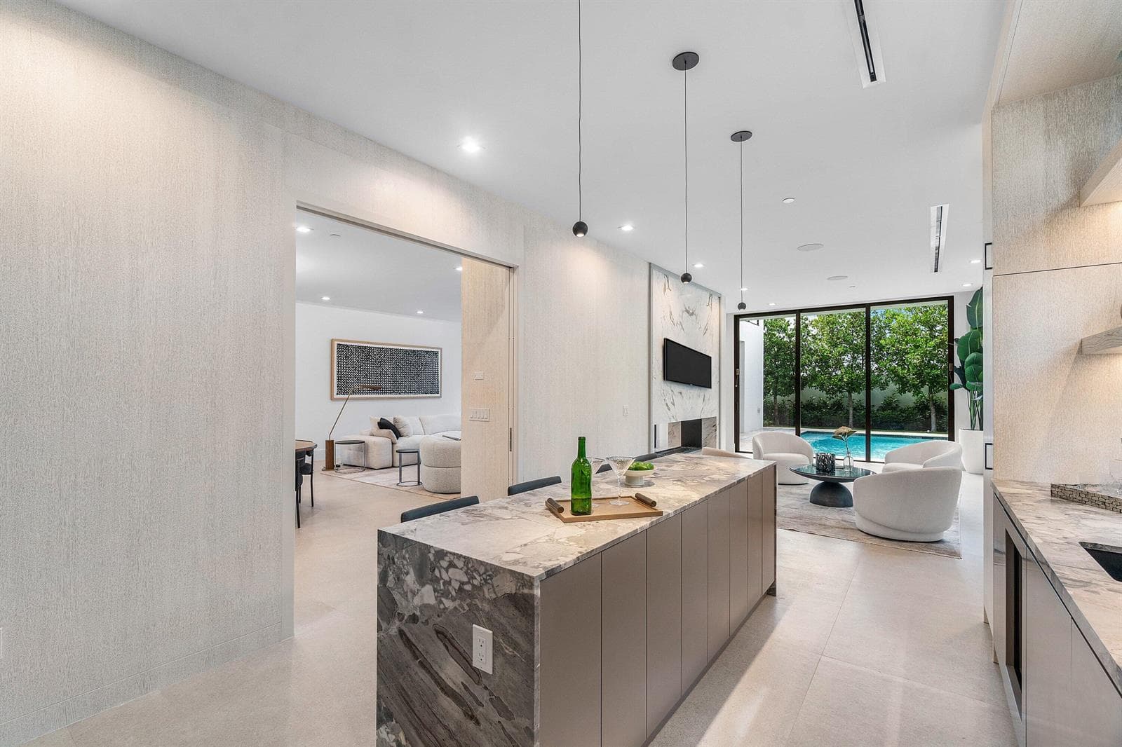 014-810PalmTrail-DelrayBeach-FL-33483-SM
