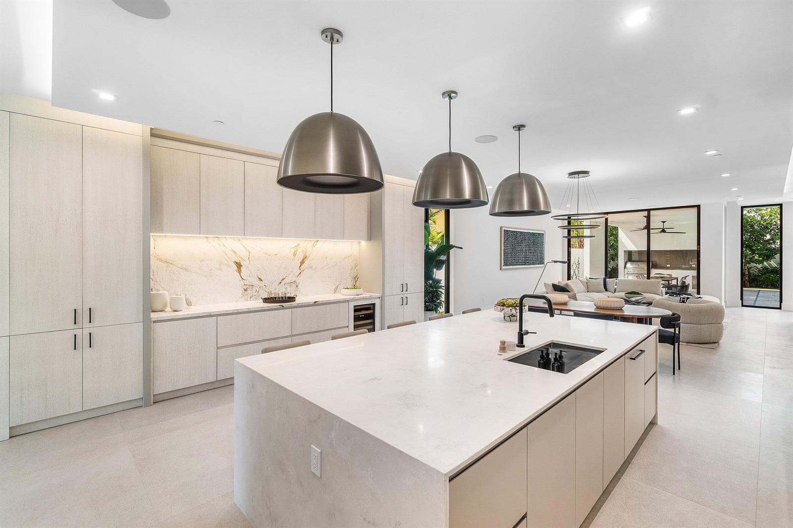 027-810PalmTrail-DelrayBeach-FL-33483-SM