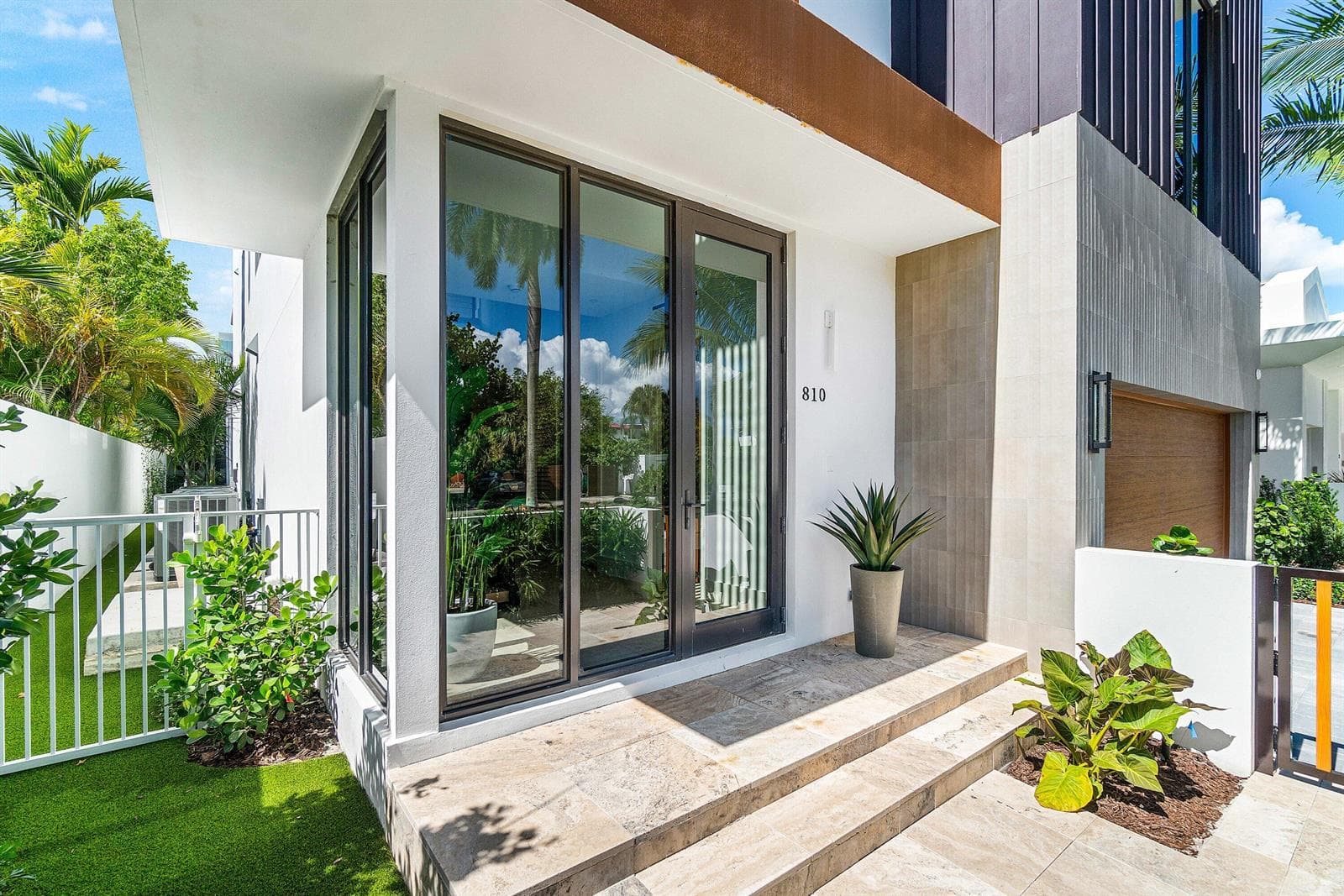 005-810PalmTrail-DelrayBeach-FL-33483-SM