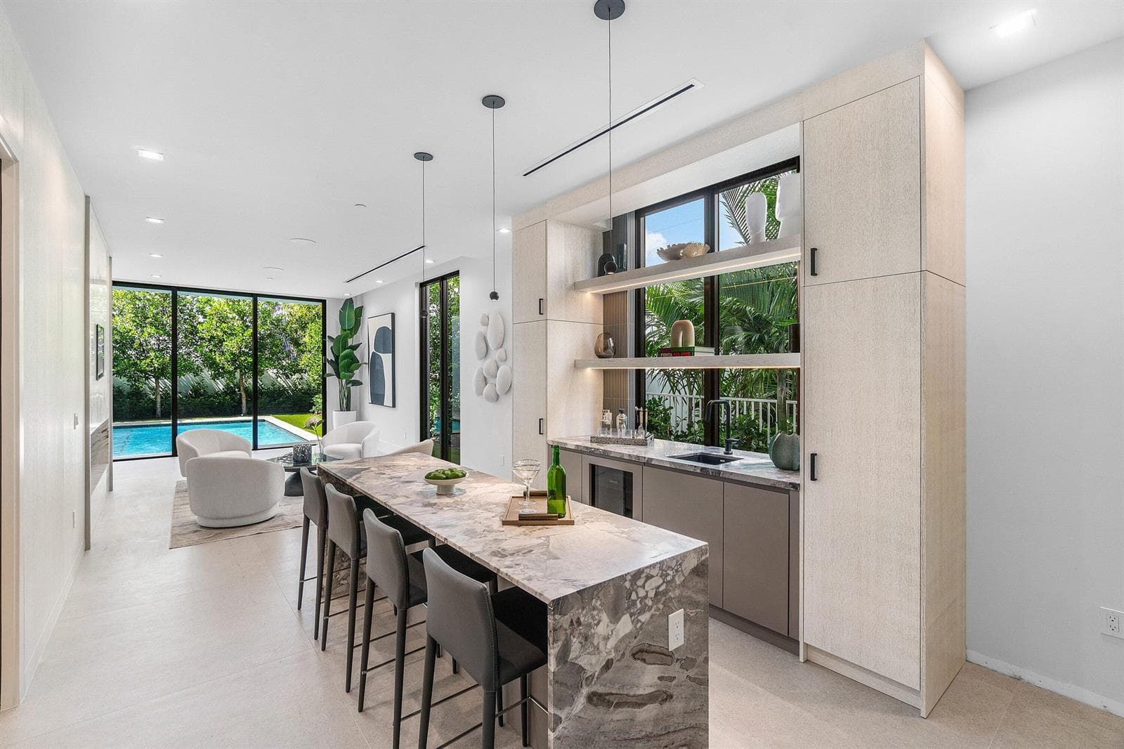 010-810PalmTrail-DelrayBeach-FL-33483-SM