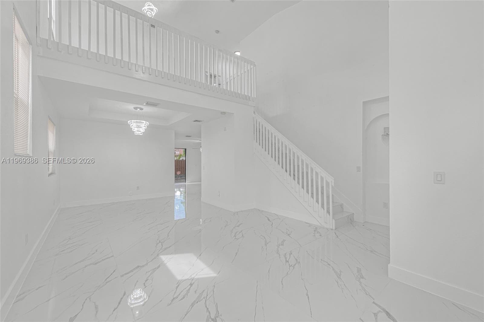 642 SE 37th PL photo 6