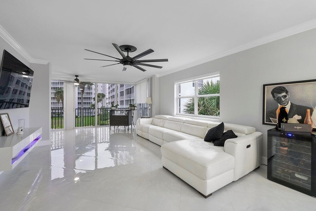 3300_S_Ocean_Blvd_u317_017
