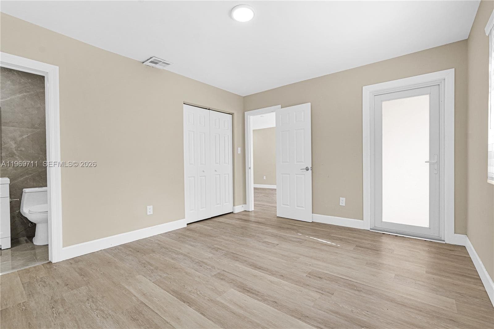 11919 NE 8th av photo 12