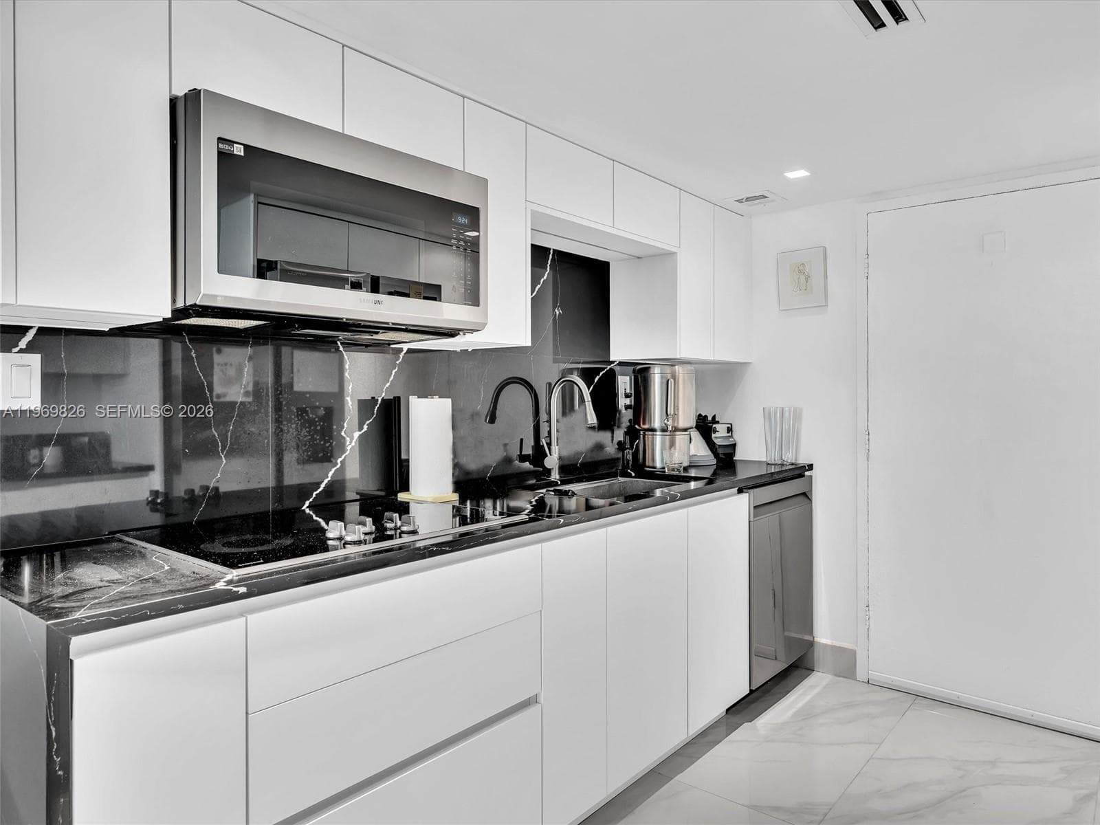 THE PRESIDENTIAL CONDO · #1007 in Miami Beach - Photo 10