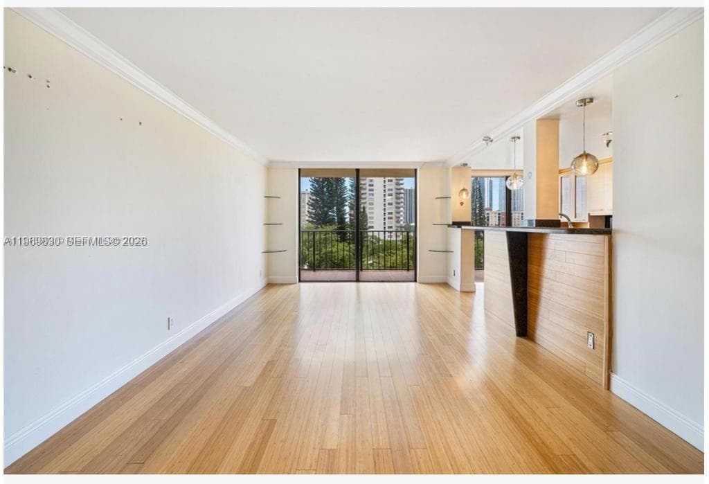 WINSTON TOWERS 700 CONDO · #612 in Sunny Isles Beach - Photo 3