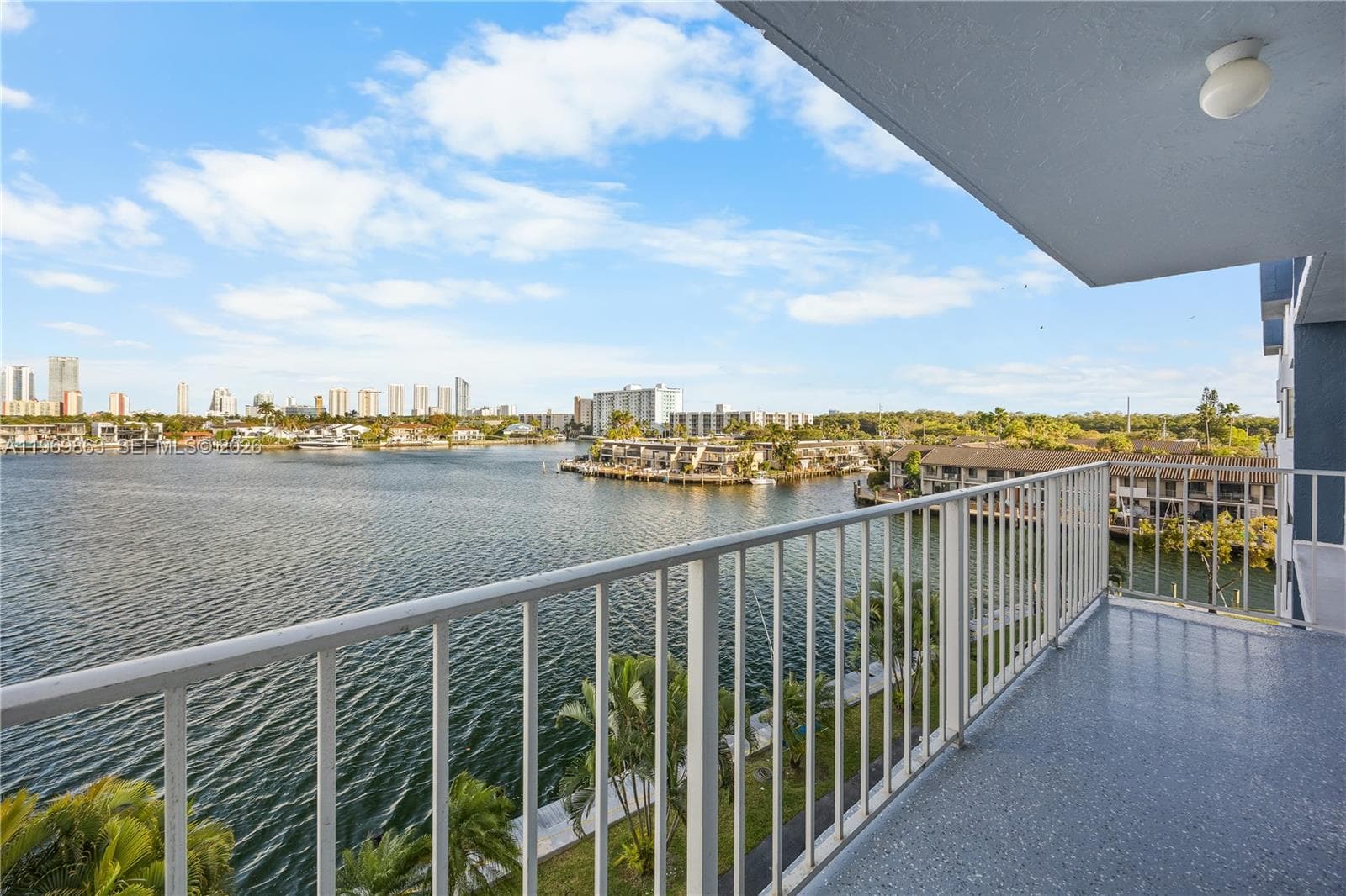 REEF CLUB · #5J in North Miami Beach - Photo 2