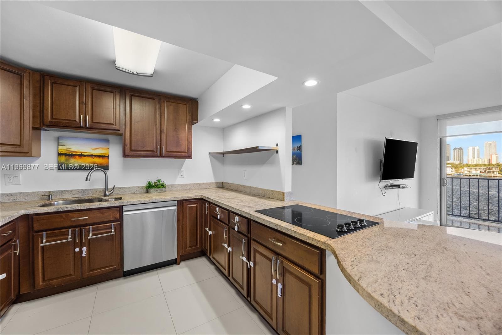 REEF SOUTH CONDO · #5J in North Miami Beach - Photo 8