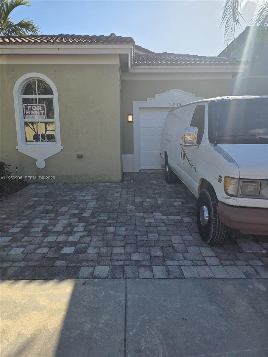 3930 NE 12th Dr photo 3