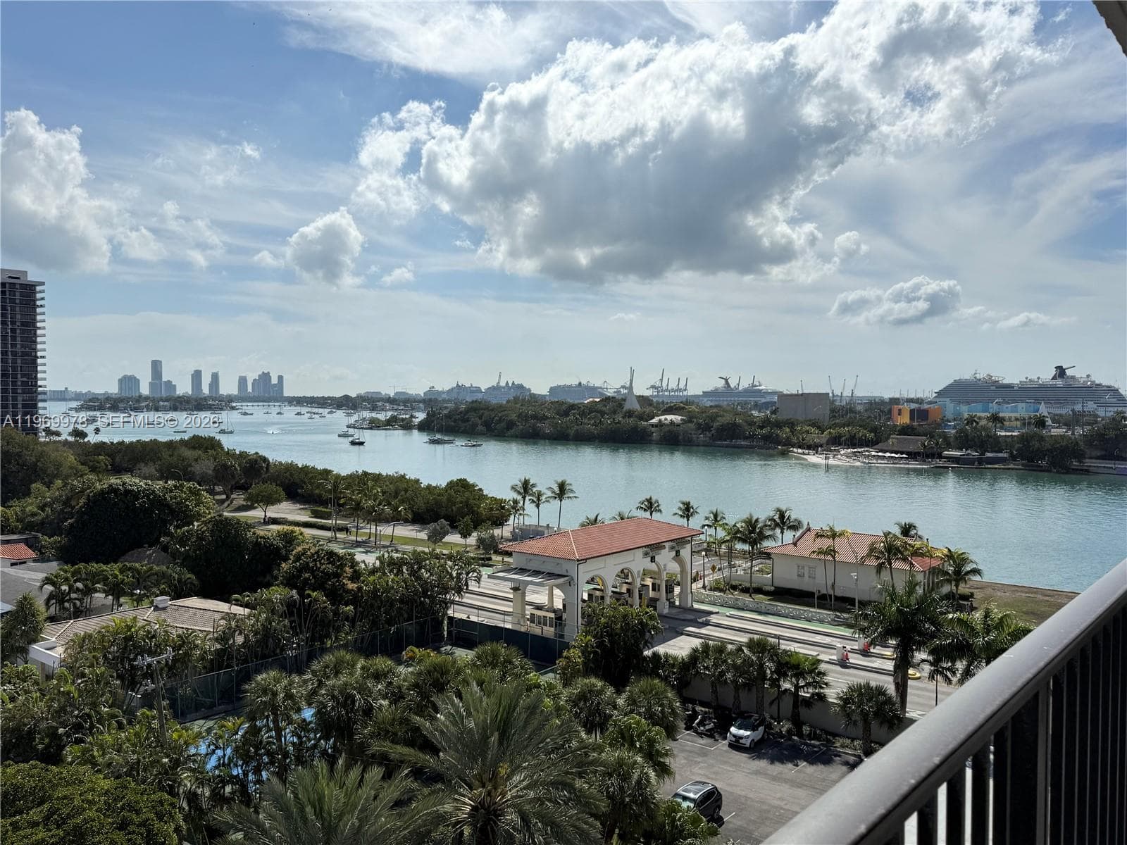 E-side Balcony